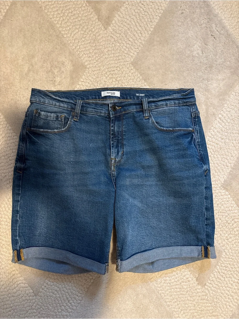 Like-New Kensie Denim Roll-Up Women’s Shorts in Blue